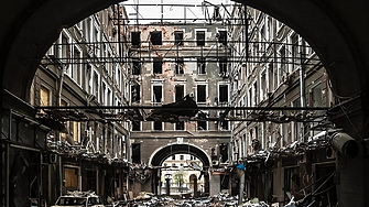 Анна Гин е журналистка и писателка живее в украинския град Харкив