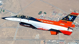 Изкуствен интелект е управлявал над 17 часа тренировъчен изтребител на