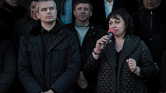 Вече близо година Украйна воюва срещу нахлулата на нейна територия