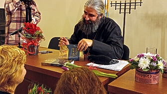 Преди толкова много години когато ме ръкополагаха за свещеник владиката