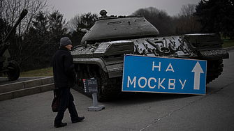 Всичкият шум около натовските танкове за Украйна има една цел