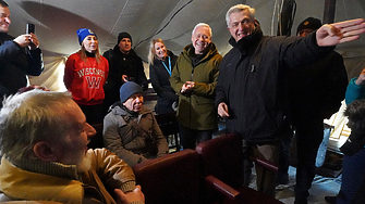 Президентът на Украйна Володимир Зеленски е призовал високопоставен служител на