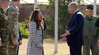 Президентът Румен Радев ще връчи утре на посланичката на САЩ