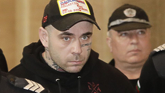 Разминах се в гръб с две момичета Едната нещо накуцваше