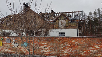 Анна Гин е журналистка и писателка живее в украинския град Харкив