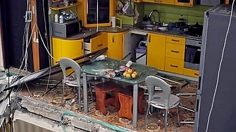 Анна Гин е журналистка и писателка живее в украинския град Харкив