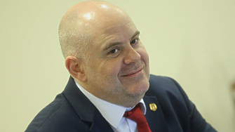 Ние сме в непрестанен контакт с човека от Белград Почти