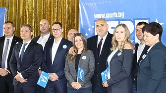 Асен Григоров бивш журналист който се върти около ДБ тата задал