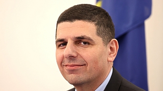 Разбирам че Гешев днес открил че в България имало срастване