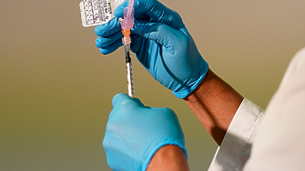 Количествата ваксини срещу COVID 19 са договаряни с производителите им с