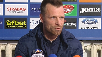 Старши треньорът на дублиращия отбор на Левски Елин Топузаков временно