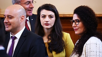 Двама новоизбрани народни представители не се заклеха днес на първото заседание