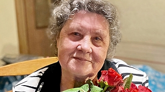 Анна Гин е журналистка и писателка живее в украинския град Харкив