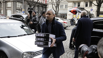 Инициативният комитет подкрепен от партия Възраждане внесе в парламента 590