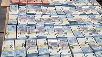 Кипър започва затягане на примката около вложенията на руски граждани