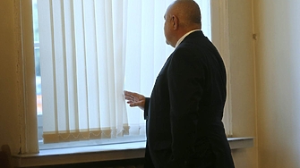 Само личности и за три месеца дори Но няма да