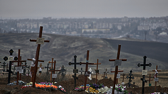 Руските окупатори крадат надгробни плочи от гробища в района на