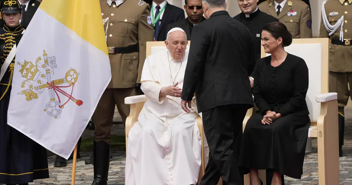 Папа Франциск, който днес постави начало на своето посещение в