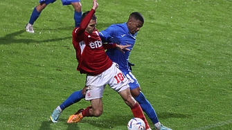 ЦСКА 1948 и Левски завършиха 2 2 в откриващия мач от