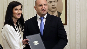 Папката която днес връщам е празна В нея няма да