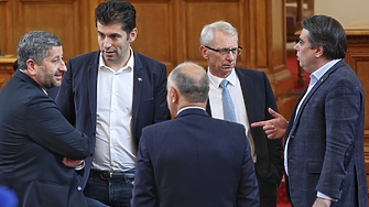 Когато прахът се уталожи стават ясни няколко неща Първо Шести избори