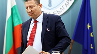 Делата за чекмеджетата и Барселона са под личния контрол на