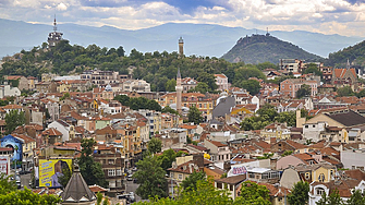 Хиатус До пъпа на Земята и обратно е особено творение