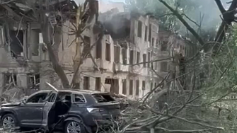 Най малко един човек беше убит и 15 бяха ранени при