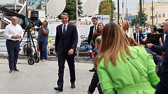 Дясноцентристката партия Нова демокрация печели днешните предсрочни парламентарни избори в