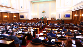 Днес българската опозиция в парламента все по ясно се декларира като