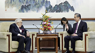 Най високопоставеният китайски дипломат Ван И се срещна с бившия