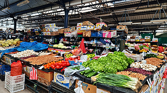Цените на храните на едро спаднаха с 2 за една