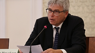 Смятаната за предварително договорена в управляващата не коалиция кандидатура на издигнатия от