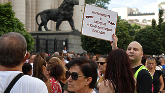 Целият екип от съдебни лекари които трябваше да изготвят новата