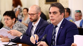 Финансовият министър Асен Василев ще постави спешно въпроса за смяна
