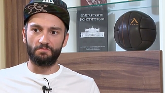 Жив и здрав съм Изписаха ме снощи И вече влизам