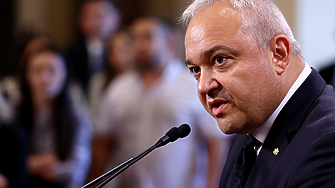 Най новото амплоа с което се представяше Алексей Петров но и