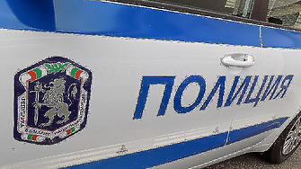 Задържаха полицаи за обир на мигрант съобщи Нова телевизия Униформените