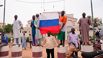 Група висши военни в Габон обявиха вчера че взимат властта