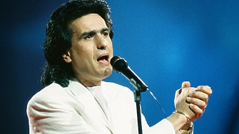 Тото Кутуньо един от най известните италиански певци е починал днес