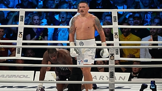 Олександър Усик нокаутира британския претендент Даниел Дюбоа и защити титлите