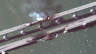 По време на първата специална операция за взривяване на моста