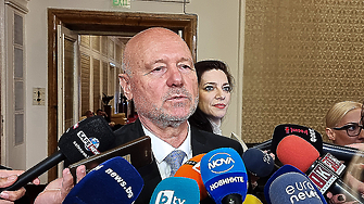 Оставката на Мустафа Емин е приета и още същия ден