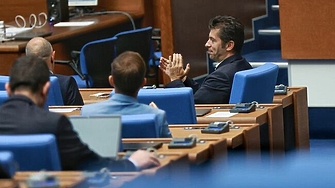 Парламентът гласува решение за ваканция по време на кампанията за