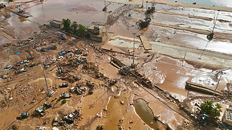 Около 10 000 души се водят изчезнали след опустошителните наводнения