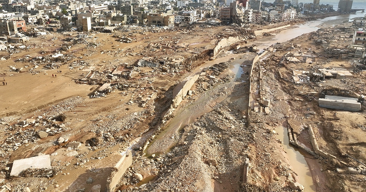 Броят на загиналите при опустошителните наводнения в източния либийски град