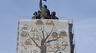 Паметникът на съветската армия е в нов вид опакован