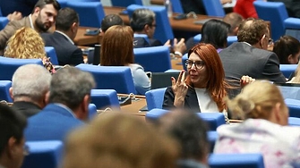 Управляващото мнозинство се разцепи още на старта на промените в