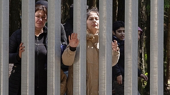 Четири седмици преди парламентарните избори на 15 октомври полската управляваща