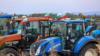 Денят беше под знака на протестите на различни браншове Тракторите не